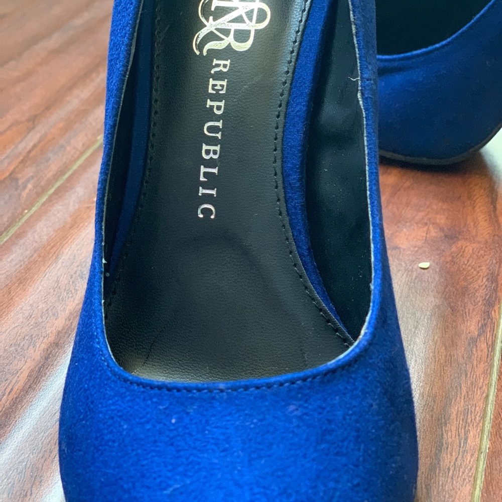 Heels - Picture 2 of 6